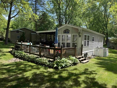 /international/us/208-hillside-drive-edgerton-wi-110108382337/
