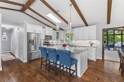 /international/us/216-forestview-lane-n-plymouth-mn-110108723899/