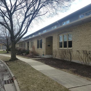 /international/us/686-lyster-road-highwood-il-110107375900/