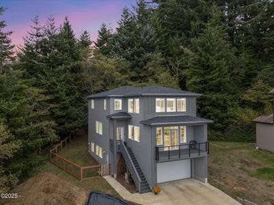 /international/us/805-se-crescent-place-newport-or-110104220377/