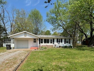 /international/us/1518-e-grand-avenue-carbondale-il-110107284675/