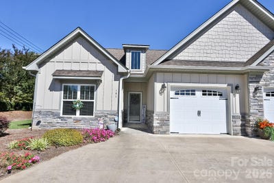 /international/us/101-parkview-drive-yadkinville-nc-110120423414/
