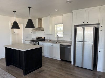 /international/us/1700-s-state-st-hemet-ca-110107857814/
