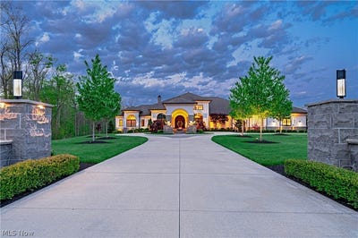 /international/us/1433-ridgemont-trail-hinckley-oh-110108219304/