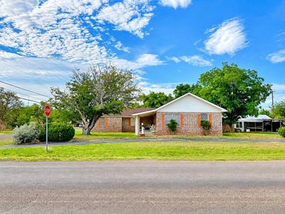 /international/us/301-21st-st-crane-tx-110108581052/