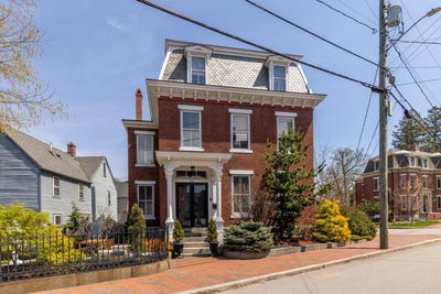 /international/us/303-pleasant-street-portsmouth-nh-110107827915/