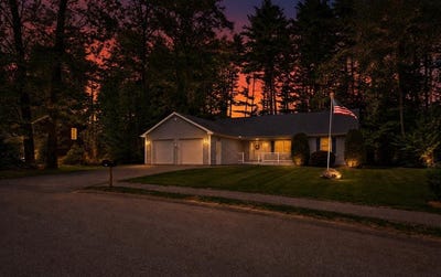/international/us/136-sarah-circle-laconia-nh-110108488928/