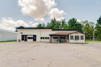 /international/us/406-w-carpenter-street-jerseyville-il-110108476249/