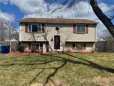 /international/us/231-smith-street-warwick-ri-110101138685/