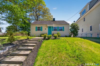 /international/us/33-howard-court-milford-ct-110108019135/