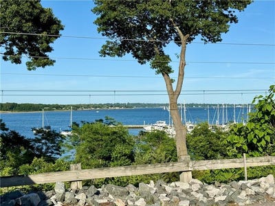 /international/us/3940-post-road-warwick-ri-110108654138/