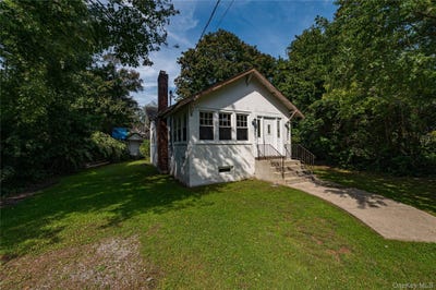 /international/us/6-bridle-way-oakdale-ny-110120487231/