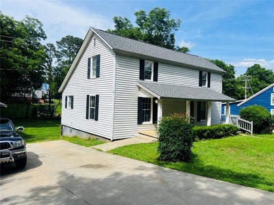 /international/us/309-jaynes-street-walhalla-sc-110108468475/