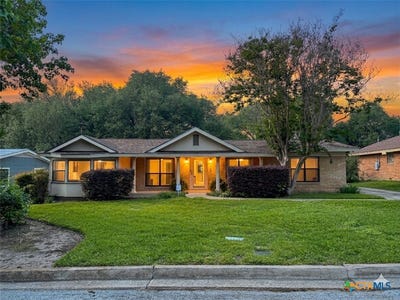 /international/us/1329-donovan-street-gonzales-tx-110107668121/