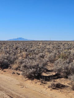 /international/us/duarte-road-los-lunas-nm-110105292213/