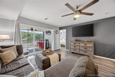 /international/us/40-lighthouse-road-lake-ozark-mo-110108399679/