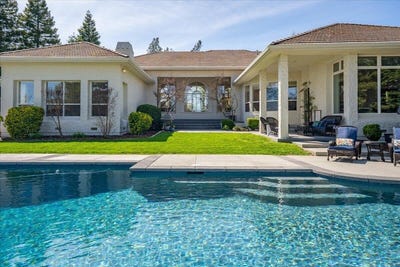 /international/us/15888-el-camino-robles-road-redding-ca-110098323376/
