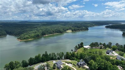 /international/us/lakepoint-drive-lot-3-wilkesboro-nc-110109209725/