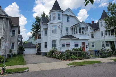 /international/us/68-waverly-street-springfield-ma-110108932427/