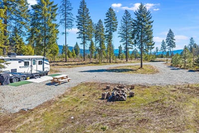 /international/us/555-happy-trails-ln-newport-wa-110107398147/
