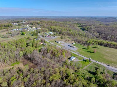 /international/us/veterans-memorial-highway-kingwood-wv-110107610427/