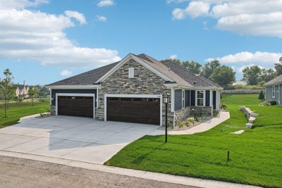 /international/us/2125-bluestem-dr-waukesha-wi-110100206087/