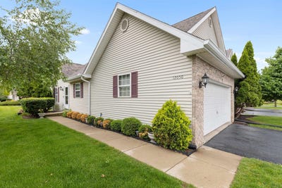 /international/us/12050-baneberry-drive-unit-9-roscoe-il-110100463510/