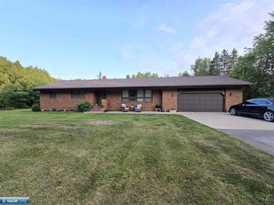 /international/us/16121-creek-road-nashwauk-mn-110119422902/
