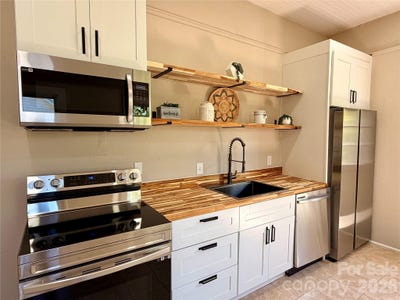/international/us/18-midway-street-granite-falls-nc-110107690986/