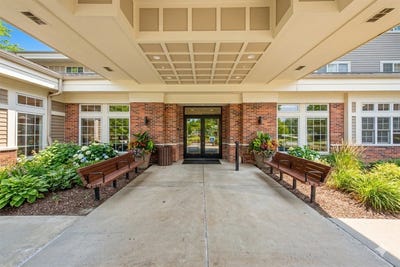 /international/us/605-barrington-avenue-east-dundee-il-110108571832/