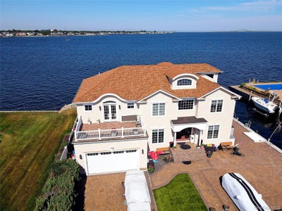 /international/us/75-yacht-club-road-babylon-ny-110119385847/