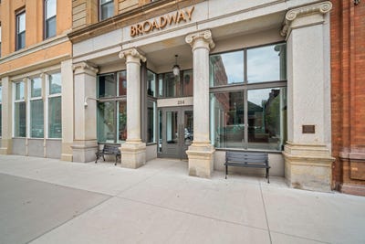/international/us/234-n-broadway-milwaukee-wi-110107452953/