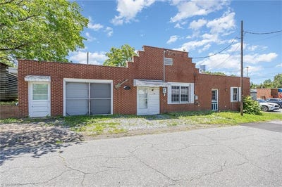 /international/us/111-w-starmount-avenue-liberty-nc-110100388538/