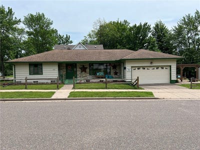 /international/us/522-bashaw-street-spooner-wi-110100396814/