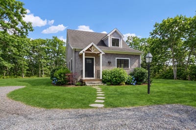 /international/us/114-meetinghouse-way-edgartown-ma-110108632932/