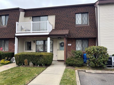 /international/us/100-s-cambridge-drive-s-copiague-ny-110107087187/