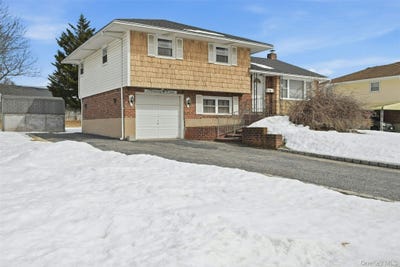 /international/us/23-shirley-court-commack-ny-110106141618/