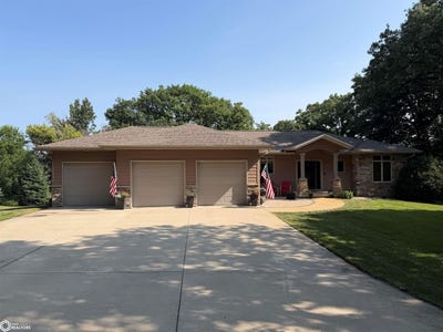 /international/us/201-hillside-drive-algona-ia-110119426767/