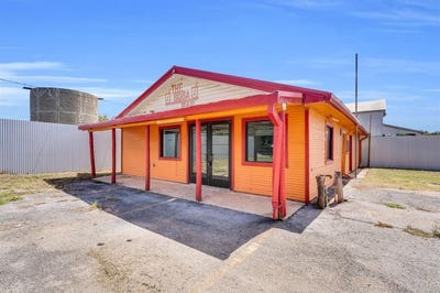 /international/us/402-n-3rd-street-wortham-tx-110101239402/