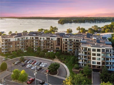 /international/us/4201-sunset-drive-spring-park-mn-110101242566/