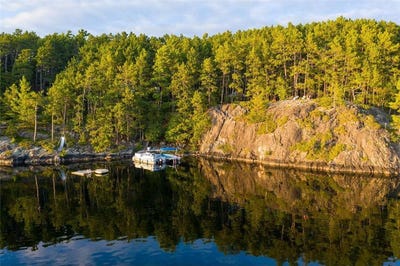 /international/us/x-waters-island-morse-twp-mn-110099702628/