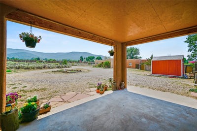 /international/us/176-maestas-road-ranchos-de-taos-nm-110101093643/