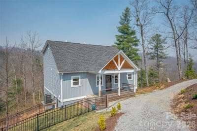 /international/us/823-silverstone-drive-hendersonville-nc-110106473429/