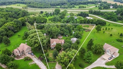 /international/us/27750-normandy-road-louisburg-ks-110109601487/