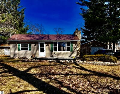 /international/us/2738-cathy-street-harrison-mi-110107307245/