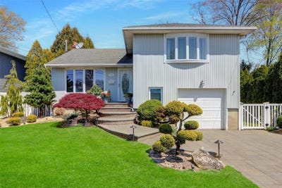 /international/us/233-willow-street-massapequa-park-ny-110099094800/