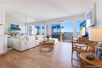 /international/us/274-dune-road-westhampton-beach-ny-110105638135/