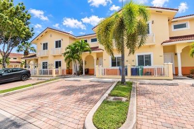 /international/us/7464-nw-180th-st-hialeah-fl-110110174673/