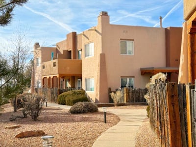 /international/us/2210-miguel-chavez-rd-santa-fe-nm-110107989231/