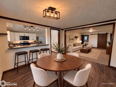 /international/us/304-linn-street-whiting-ia-110109775283/